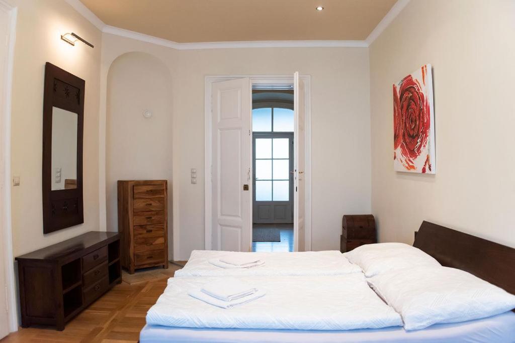 Velky Apartman Братислава Екстер'єр фото
