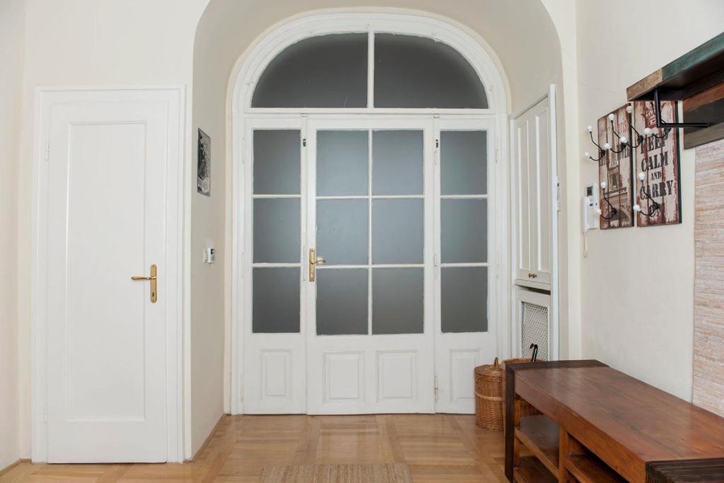 Velky Apartman Братислава Екстер'єр фото