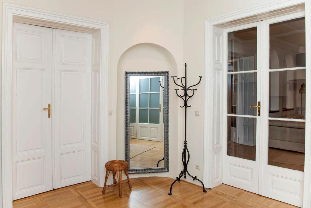 Velky Apartman Братислава Екстер'єр фото